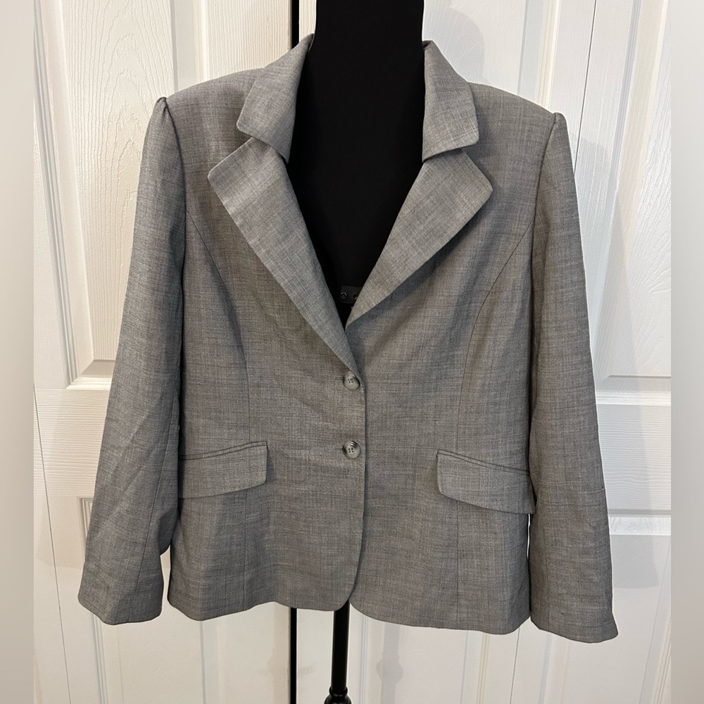 Tahari Ruffle back blazer